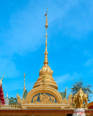 Wat Tai Phra Chao Yai Ong Tue Monthop Chedi Phra Yod Thong Ong Tue Dome and Spire (DTHU0817)