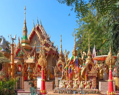 Wat Tai Phrachao Yai Ong Tue Vishnu Shrine (DTHU0048)