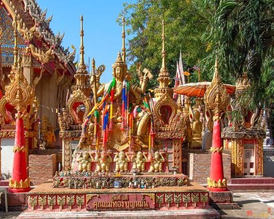 Wat Tai Phrachao Yai Ong Tue Vishnu Shrine (DTHU0049)