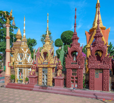 Wat Tai Phrachao Yai Ong Tue Memorial Chedi (DTHU0337)