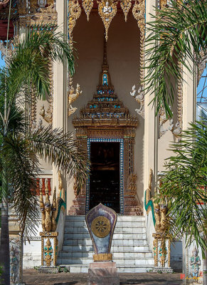 Wat Pak Nam Bung Sapang Phra Ubosot Entrance (DTHU0840)