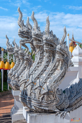 Wat Tham Khuha Sawan Phra Tham Chedi Si Trai Phum Makara and Naga Guardians (DTHU0942)