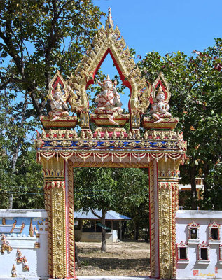 Wat Huai Phai Phra Ubosot East Gate (DTHU0101)