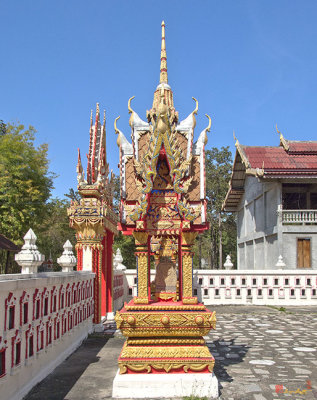 Wat Huai Phai Phra Ubosot Boundary Stone Shrine (DTHU0104)