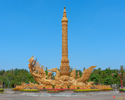 Thung Si Muang Park Giant Candle or Merit Sculpture (DTHU0074)