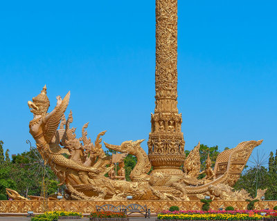 Thung Si Muang Park Giant Candle or Merit Sculpture (DTHU0076)