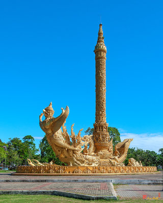 Thung Si Muang Park Giant Candle or Merit Sculpture (DTHU1054)