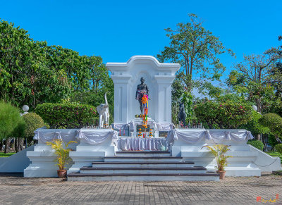 Thung Si Muang Park Monument of Phra Pathum Worartchasuriyawong (DTHU1076)