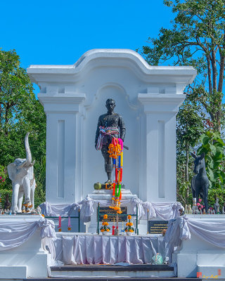 Thung Si Muang Park Monument of Phra Pathum Worartchasuriyawong (DTHU1077)