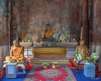 Wat Thung Si Muang Phra Ubosot Buddha and Monk Images (DTHU1096)
