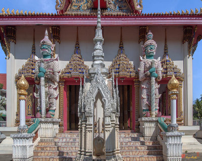 Wat Pathum Malai Phra Ubosot Boundary Stone and Guardian Giants or Yakshas (DTHU0632)