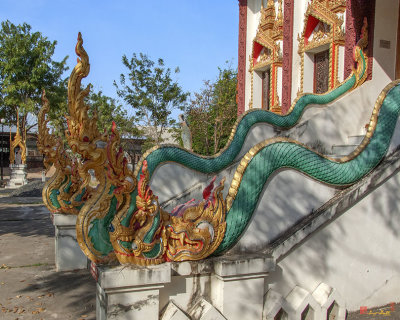 Wat Si Pradu Phra Ubosot Makara and Naga Guardians (DTHU0138)
