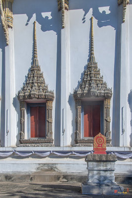 Wat Samakkhi Phra Ubosot Windows and Boundary Stone (DTHNR0004)
