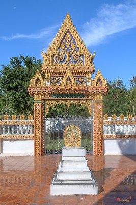 Wat Phlap Phra Ubosot Boundary Stone and Wall Gate (DTHNR0031)