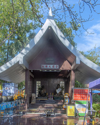 Wat Sala Loi Shrine to Dr. Chiwokomaraphat (DTHNR0051)
