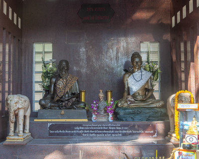 Wat Sala Loi Shrine to Dr. Chiwokomaraphat (DTHNR0052)