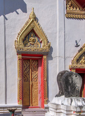 Wat Bun Phra Ubosot Center Doors (DTHNR0080)