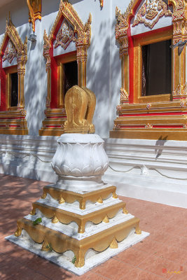 Wat E-San Phra Ubosot Boundary Stone and Windows (DTHNR0104)