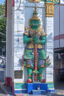 Wat Samo Rai Temple Gate Guardian Giant (DTHNR0230)