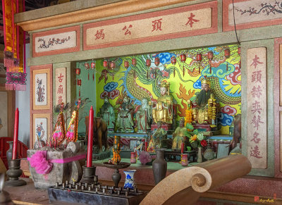 San Jao Wat Chaeng Shrine Center Altar (DTHNR0332)