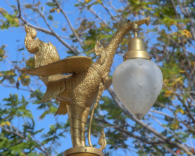 Wat Sa Kaeo Golden Swan Lamp Post (DTHNR0402)