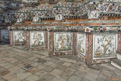 Wat Arun Plaques on Great Central Chedi (DTHB0207)