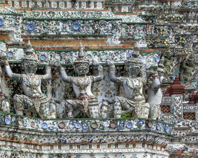 Wat Arun Supporting Demons on South Chapel (DTHB0214)