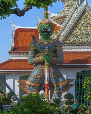 Wat Arun Gateway to Phra Ubosot Guardian Giant or Yaksha (DTHB2112)
