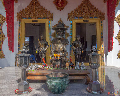 Wat Nak Klang Sala Sutham Phawana (King Taksin Pavilion) Images of King and Guards (DTHB2148)