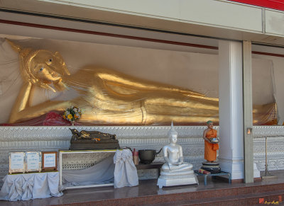Wat Pradittharam Phra Ubosot Reclining Buddha Image in Gallery (DTHB1713)