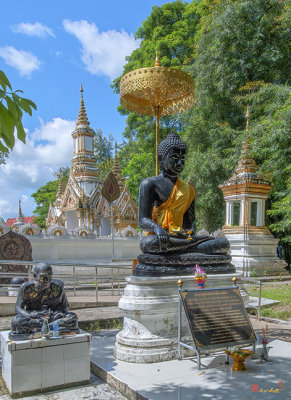 Wat Maruk Khanakhon Buddha and Monk Image Shrine (DTHNP0055)