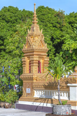 Wat Klang Phra Ubosot Boundary Wall Shrine (DTHNP0102)