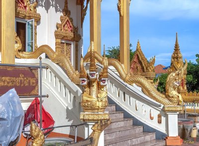 Wat Klang Phra Ubosot Naga Guardians (DTHNP0106)