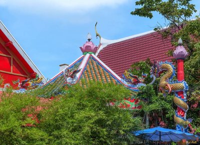 Wat Kunnathi Ruttharam Quan Yin Shrine Roof and Dragon Pillar (DTHB2234)