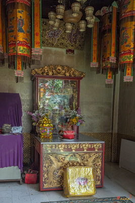 Wat Chaimongkol Thai-Chinese Shrine Altar (DTHB2253)