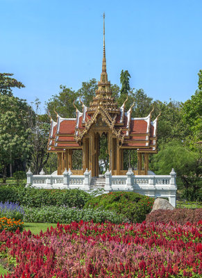 Rama IX Park Phlapphla Yod (DTHB1637)
