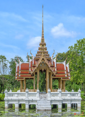 Rama IX Park Phlapphla Yod (DTHB2281)