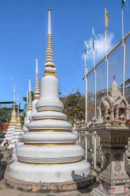 Wat Pathum Khongkha Chedi and Spirit House (DTHB2321)