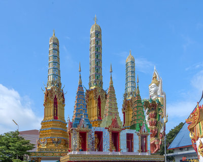 Wat Khunchan Merit Shrines Three Prangs and Three Chedi (DTHB2455)
