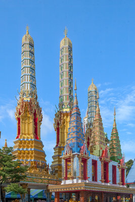 Wat Khunchan Merit Shrines Three Prangs and Three Chedi (DTHB2457)