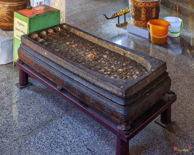 Wat Nai Song Wihan Shrine Buddha's Footprint (DTHSP0210)