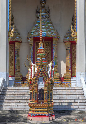 Wat Klang Worawihan Phra Ubosot Entrance and Boundary Stone (DTHSP0226)