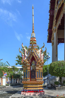Wat Klang Worawihan Phra Ubosot Boundary Stone (DTHSP0229)