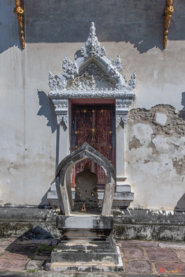 Wat Klang Worawihan Ancient Ubosot Boundary Stone and Window (DTHSP0231)