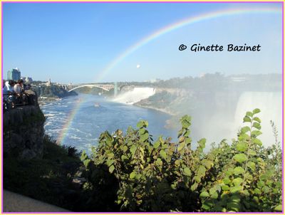 du ct gauche, le pont Rainbow  ( le pont arc-en-ciel )