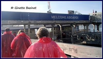 Il faut revtir le poncho rouge avant de monter  bord du Hornblower