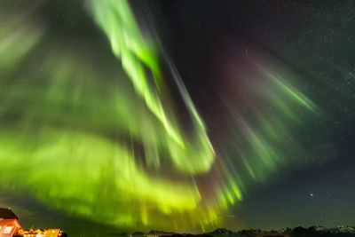Aurora activity in Henningsvr 
