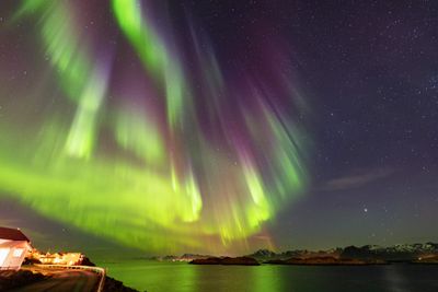 Aurora activity in Henningsvr