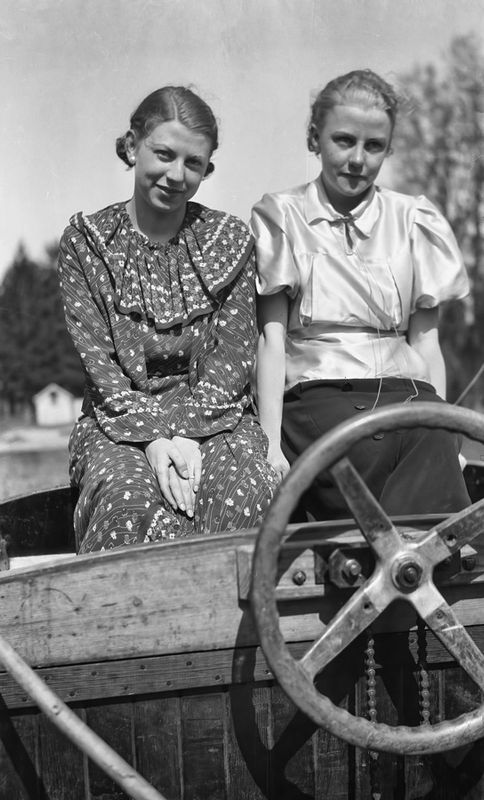 Ladies on a Boat 