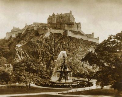 Edinburgh Castle R.jpg